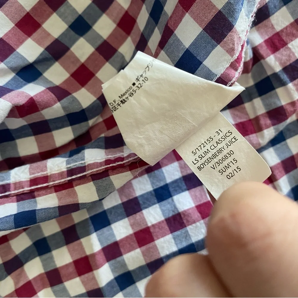 Old Navy the classic shirt button down slim fit boysenberry plaid Large
